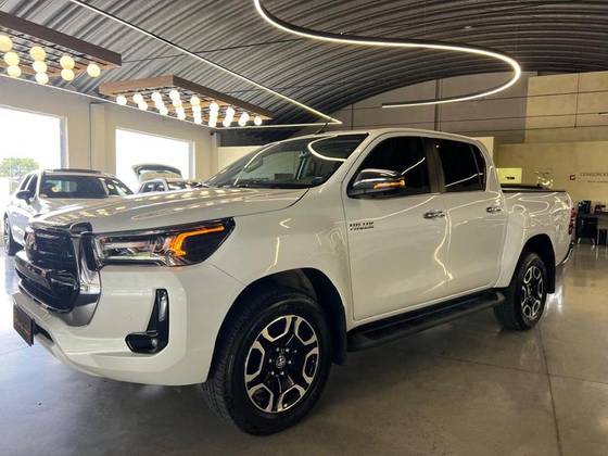 TOYOTA HILUX 2.8 D-4D TURBO DIESEL CD POWER PACK 4X4 AUTOMÁTICO